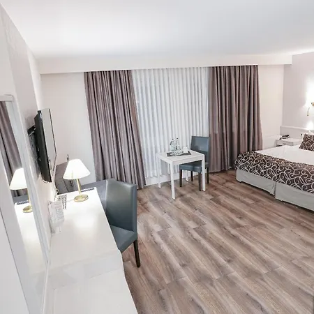 Maerkischer Hof מלון לוקנוואלדה