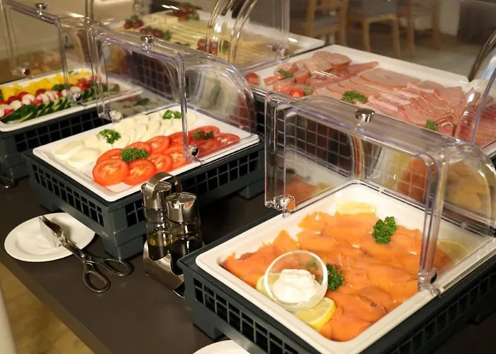 מלון Maerkischer Hof 3*